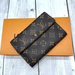 AUTHENTIC Louis Vuitton Sarah Wallet. Monogram canvas